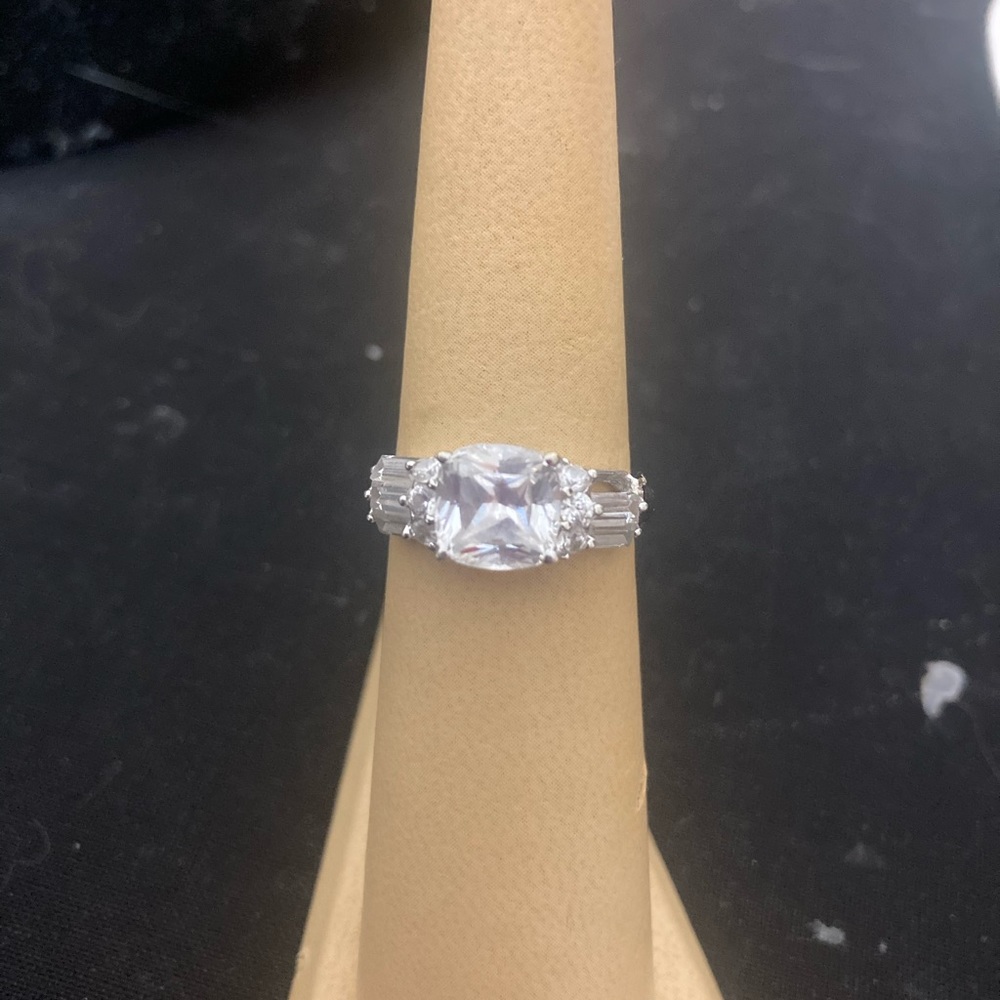 Women’s ring size 9